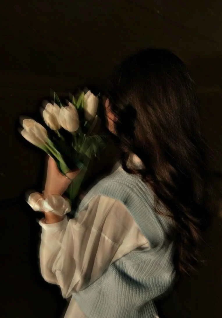 Duygusuz kızın aklına hapsolan düşünceler kitap kapağı