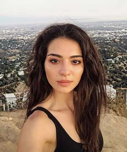 Günahsiz kíz — Bella Bellla