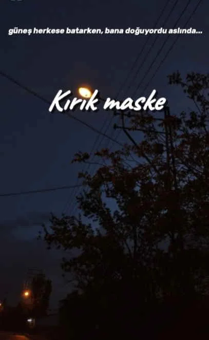Kırık maske kitap kapağı