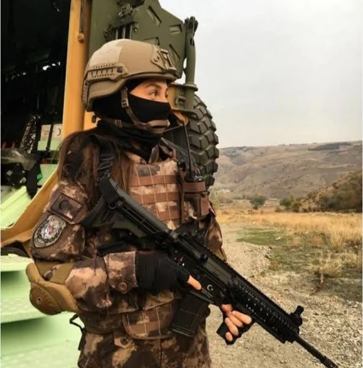 Ölüm timi kitap kapağı