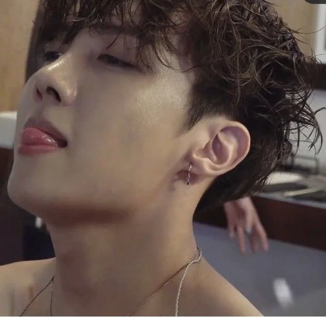 Jhope ile y/n kitap kapağı