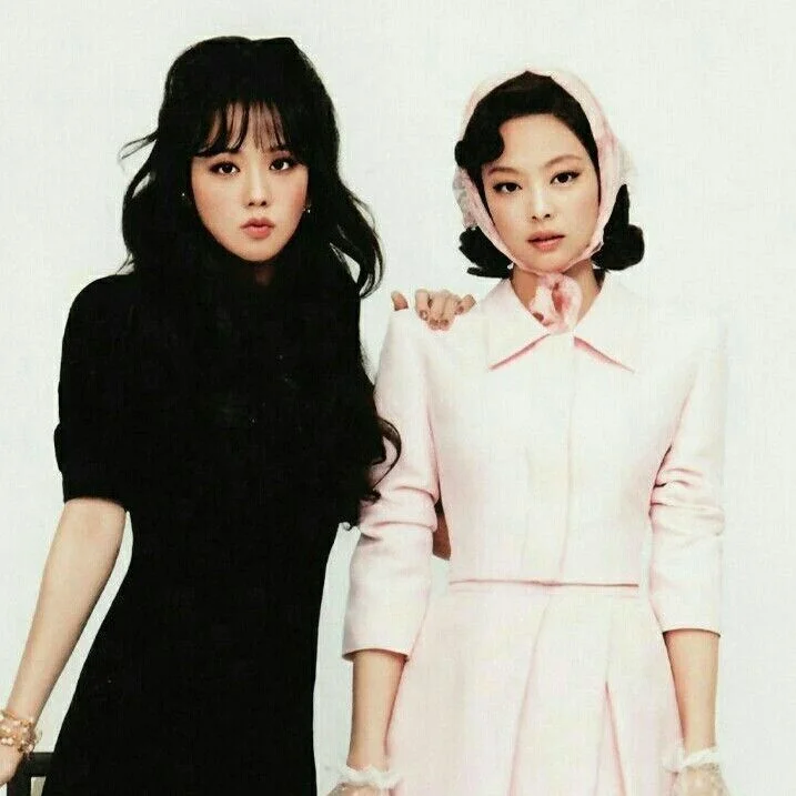Jennie ve jisoo kitap kapağı