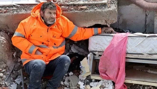 Asrın felaketi kitap kapağı