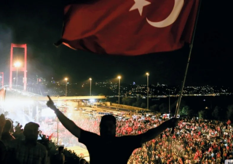 Türk'Ün DELİ KANI kitap kapağı