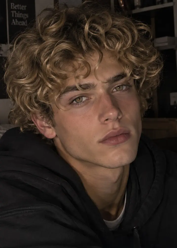 Lucian Sandre karakter görseli