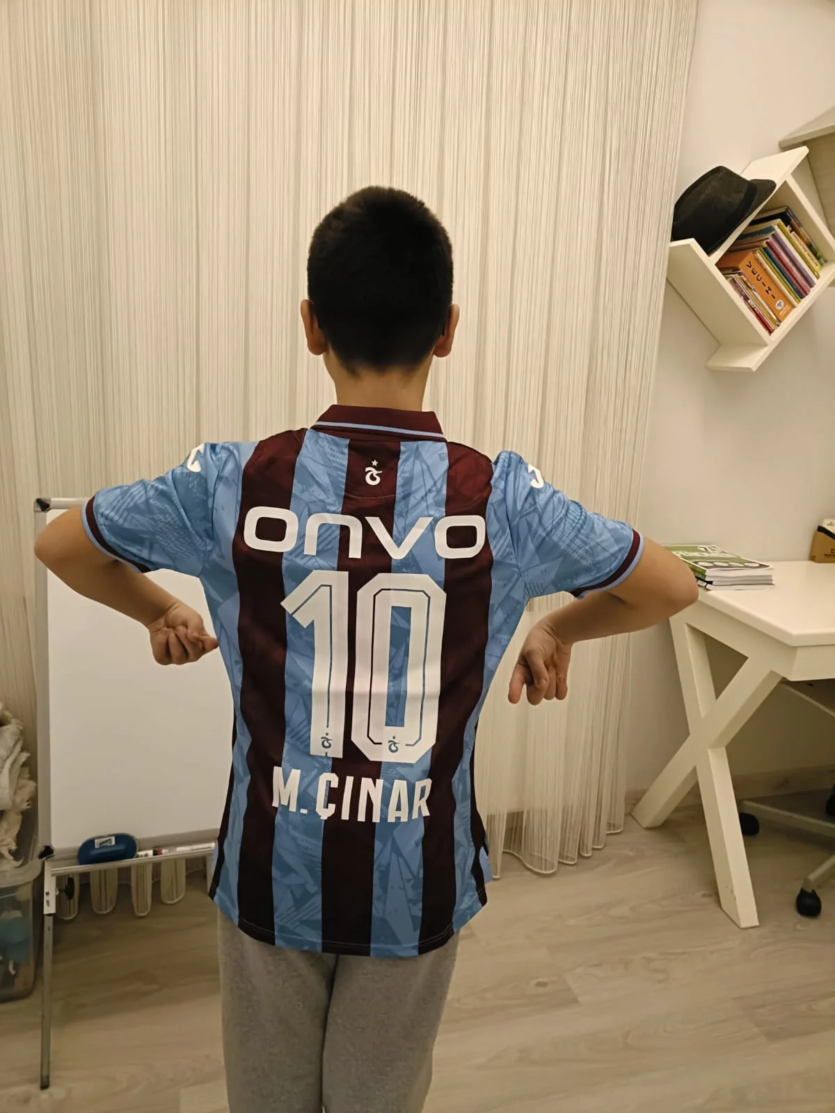 10 Numara M. Çınar kitap kapağı