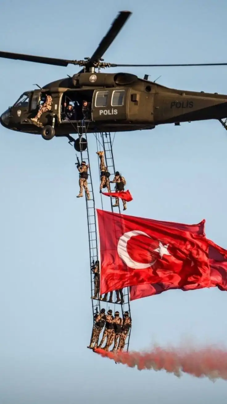 Hilalin Gölgesinde Vatan kitap kapağı