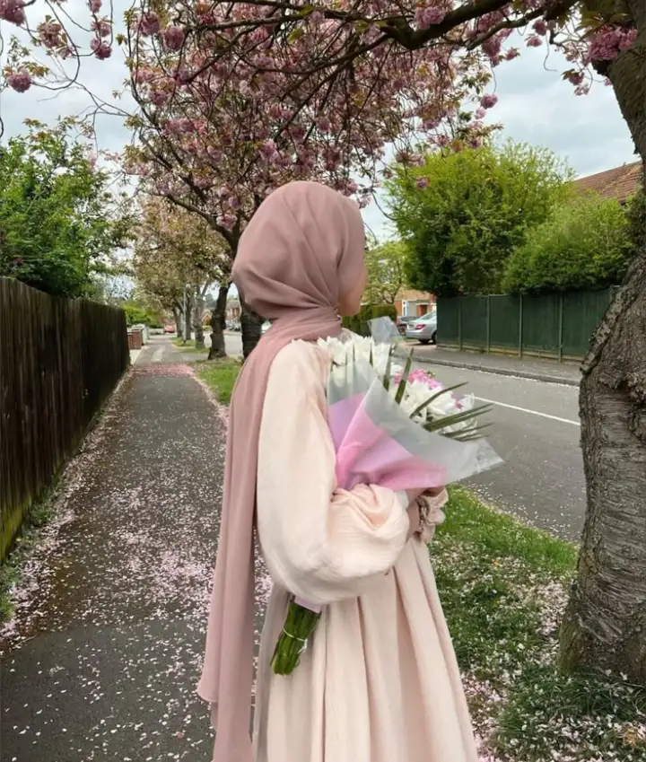 Yaz Güzeli — Yazar Sude