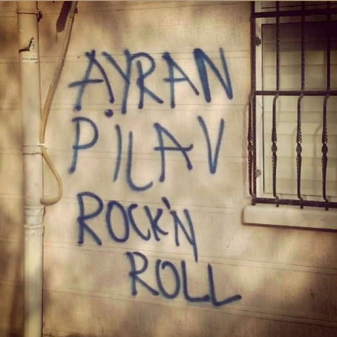 Siyah Beyaz Filmdeki Gökkuşağı — Tuana Yıldız