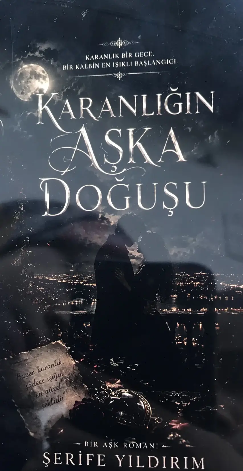 KARANLIĞIN AŞKA DOĞUŞU kitap kapağı