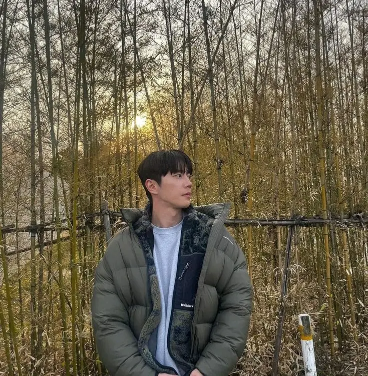 Lee junyeong karakter görseli