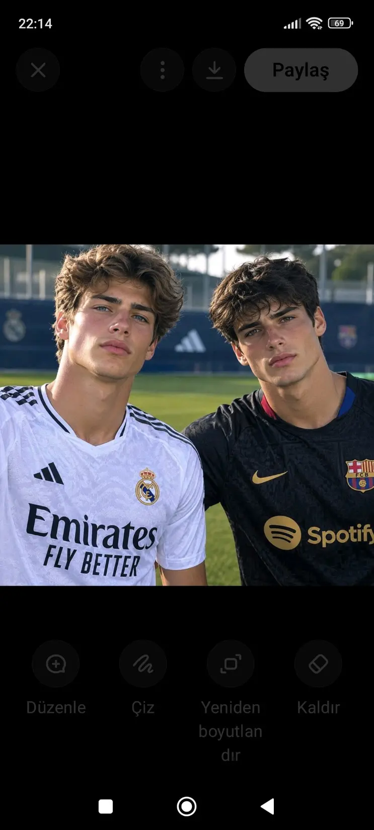 Eymen ve Kayra futboluğu kitap kapağı