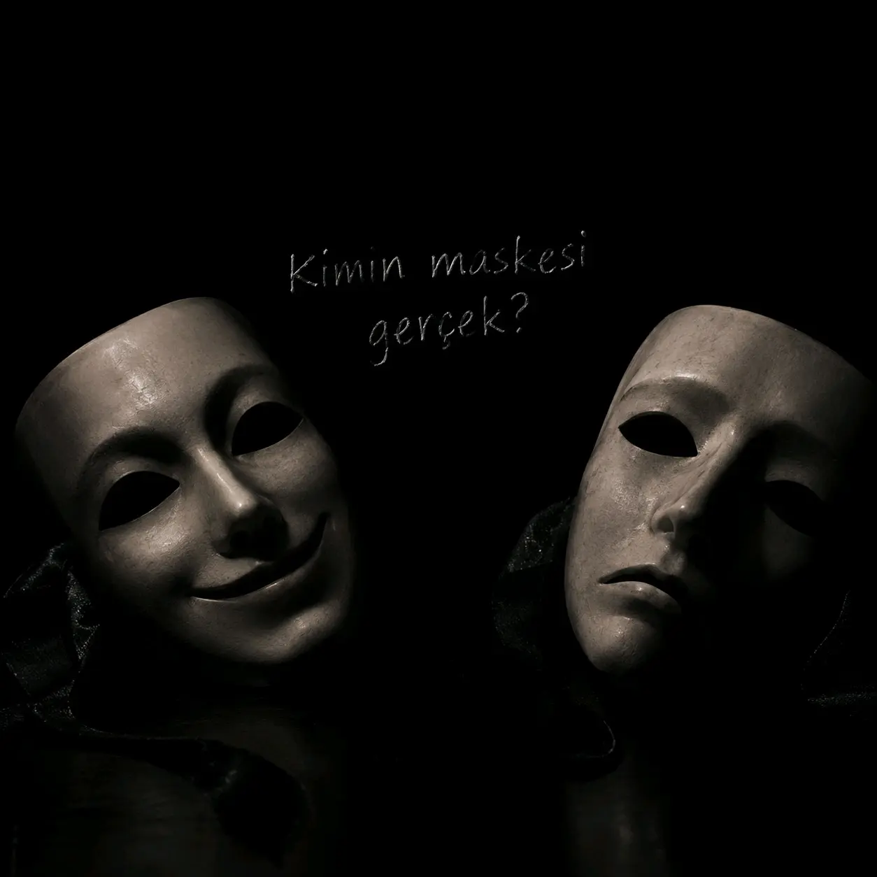 Kimin maskesi gerçek.? kitap kapağı