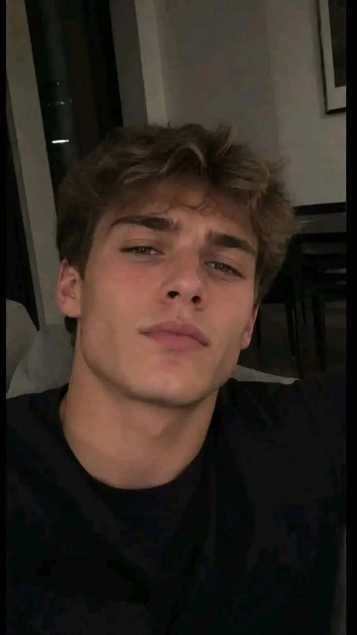 MERT KARAHAN karakter görseli