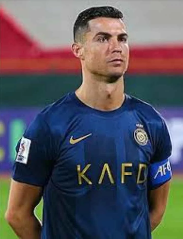 Cristiano RONALDO kitap kapağı