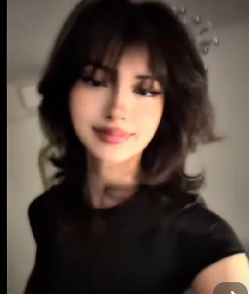 Melek Akyıldız profil fotoğrafı
