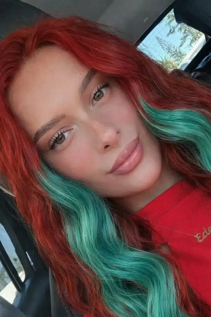 Ela Sürgündağ profil fotoğrafı