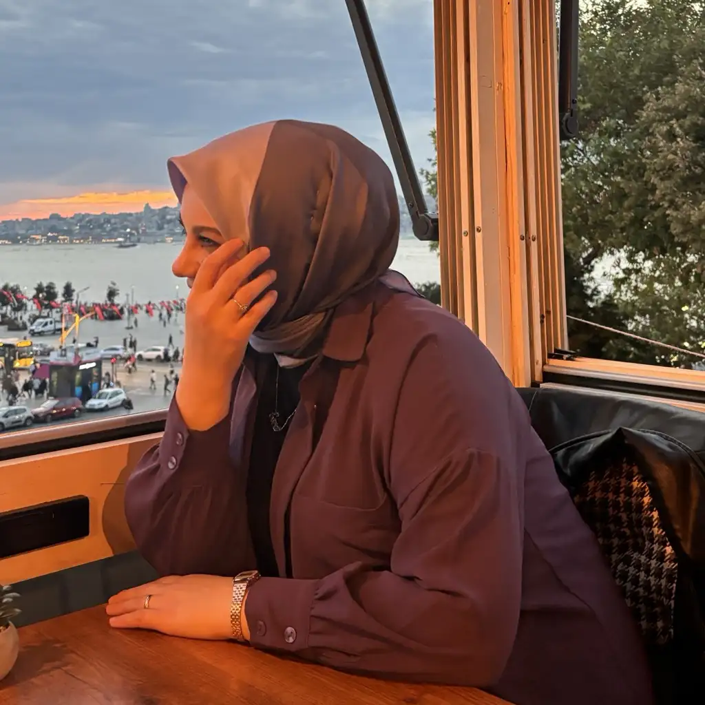 Esra Ak profil fotoğrafı